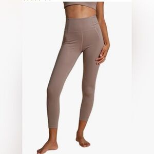 Like New Girlfriend Collective Compressive 7/8 Leggings in Limestone